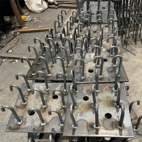 图纸中如何确定泰州预埋件的位置？